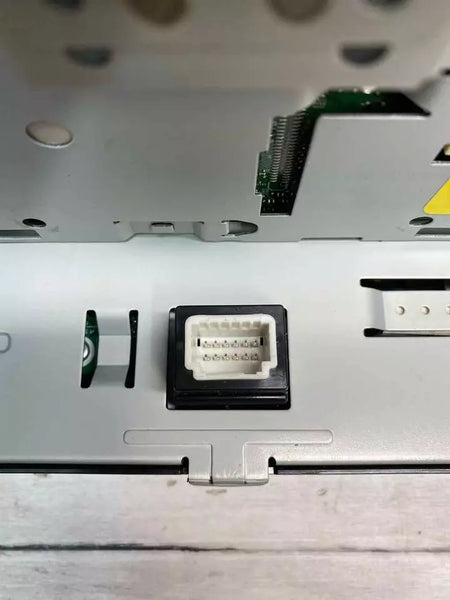 Hyundai Sonata radio am fm 18 to 19 display screen & receiver OEM 96160C2UA04X