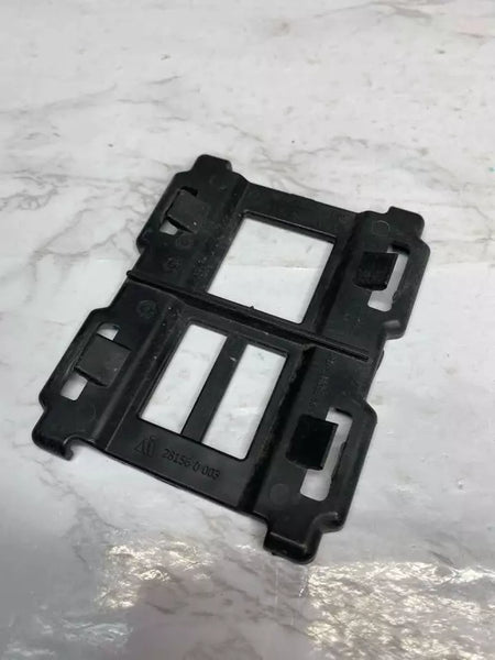 14 15 16 17 18 19 MERCEDES CLA250 SOPORTE DE PARACHOQUES TRASERO DERECHO SOPORTE INFERIOR OEM 1768850026