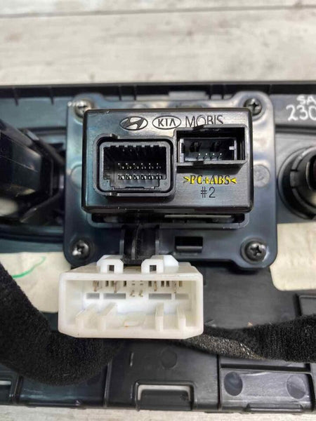 Hyundai Santa Fe 2020 usb port auxiliary jack charger assembly OEM 96120S1100