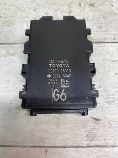 18 19 20 TOYOTA CAMRY NETWORK GATEWAY CONTROL MODULE UNIT ASSY OEM 8910006010