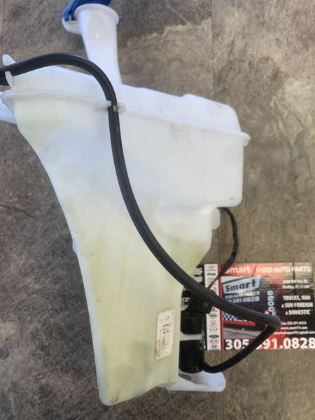 Hyundai Elantra winshield washer bottle 14 16 wiper tank reservoir 986103Y500