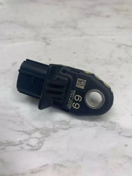 20 21 22 23 TOYOTA COROLLA SENSOR DE IMPACTO TRASERO IZQUIERDO O DERECHO OEM ASSY 8983102280