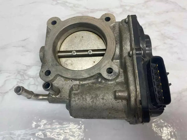 18 19 20 21 LEXUS NX300 CUERPO DEL ACELERADOR CONJUNTO DE VÁLVULA DEL CUERPO DEL ACELERADOR OEM 2203036040