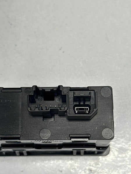 2024 CHEVROLET EQUINOX CENTER CONSOLE USB PORT CHARGER & AUXILIAR AUDIO 13529865