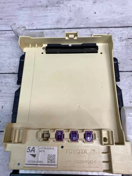 Caja de conexiones para Toyota Corolla 20, 21, 22 y 23, conjunto de caja de fusibles y relés de cabina, OEM 8273002N10
