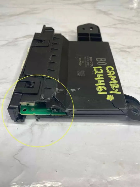 19 20 TOYOTA CAMRY CLIMATE CONTROL HVAC AC UNIT MODULE OEM 8865006B01 BROKE CASE