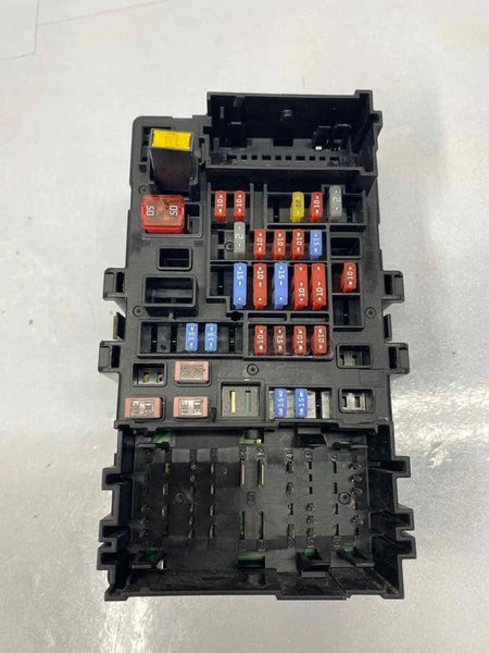 2020 GMC YUKON JUNCTION BOX CABIN FUSE RELAY BLOCK BOX ASSEMBLY OEM 84114432