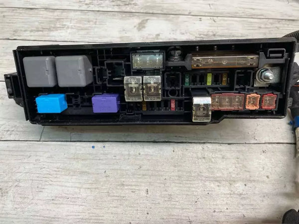 Lexus IS200T engine fuse box 2016 2017 fuse relay right side assy OEM 8266024020
