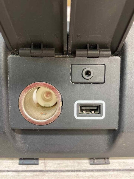 Honda Pilot usb port power outlet 2018 2020 assy OEM 39113THRA10