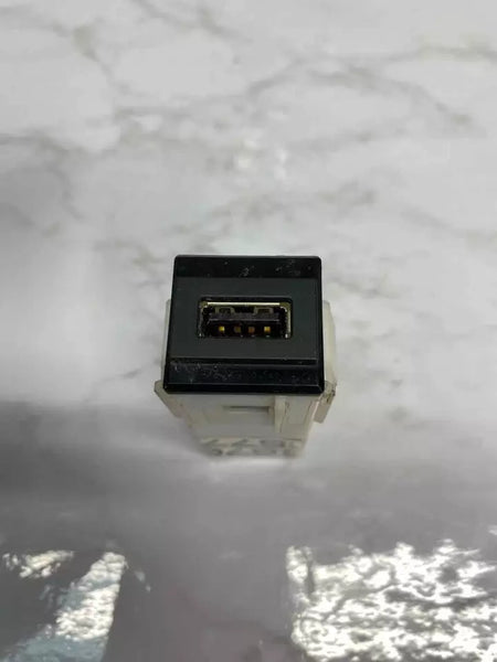 20 21 22 23 24 MAZDA CX-30 CENTRAL CONSOLE USB ADAPTADOR DE PORTA DE ENTRADA AUXILIAR BDGF669U0A OEM