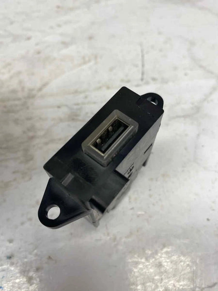 2020 ALFA ROMEO GIULIA CENTER CONSOLE CENTER CONSOLE USB PLUG OEM 01561291680