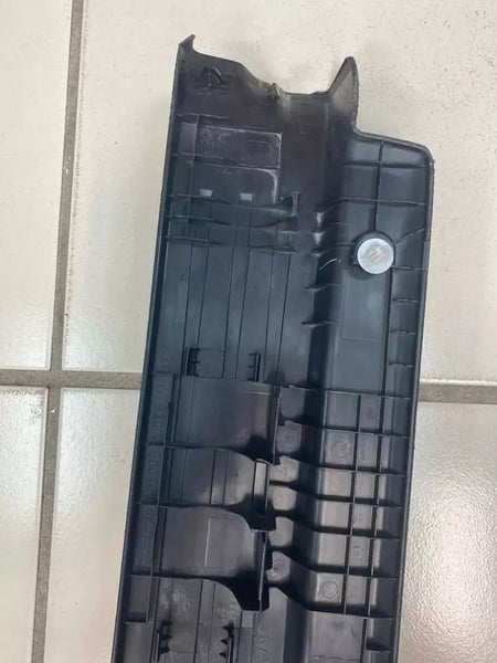 2010 a 2023 TOYOTA 4RUNNER CUBIERTA DE MOLDURA DE UMBRAL DE PUERTA LADO DERECHO OEM 6791060040