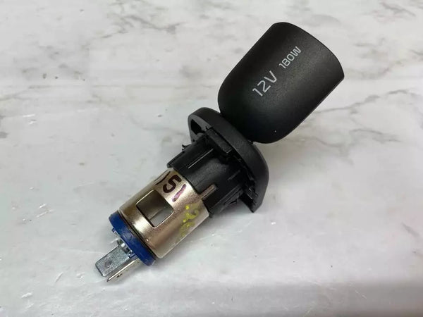 19 20 21 22 23 CONJUNTO DE TOMA DE CORRIENTE DE 12 V DE LA CONSOLA CENTRAL DEL KIA FORTE OEM