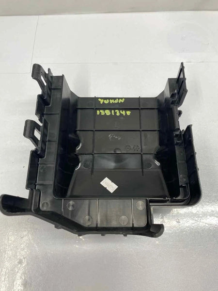 2020 GMC YUKON JUNCTION BOX JUNCTION BLOCK FUSE RELAY ONLY COVER OEM 22773472