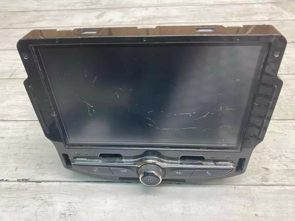 2018 CHEVY CRUZE RADIO AM FM PANTALLA DIPSLAY OEM 42554703 LA PANTALLA TIENE RASGUÑOS