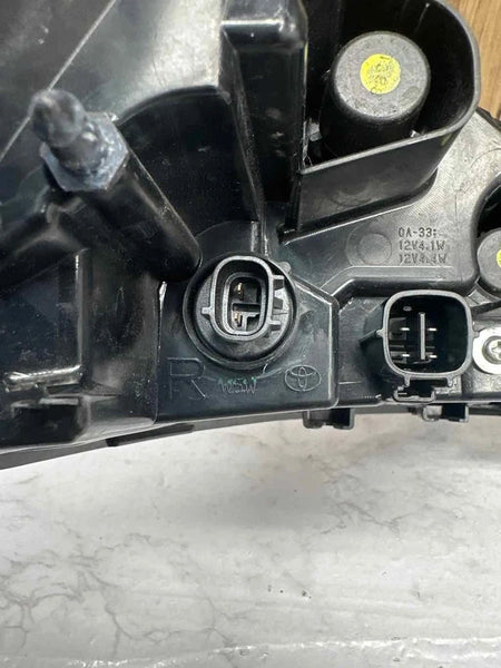 2022 TO 2023 TOYOTA COROLLA CROSS TAIL LIGHT QUARTER RIGHT SIDE ASSY OEM 815500A170 LED