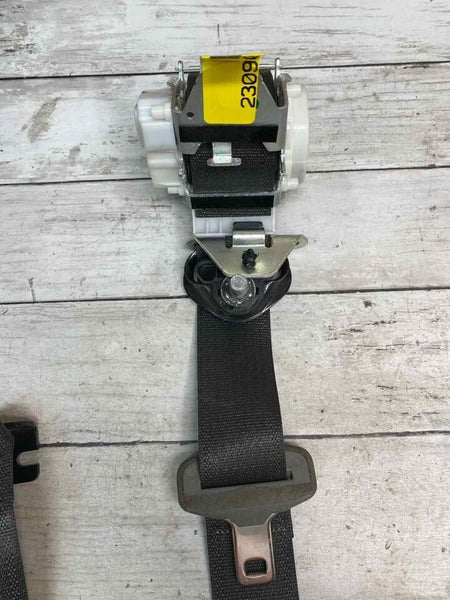 Chevrolet Silverado seat belt retractor 2018 rear right side assy OEM 84253749