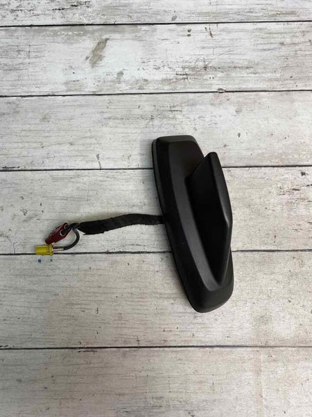 CHEVROLET SILVERADO RADIO ANTENNA FM 16 TO 19 ROOF SHARK FIN ASSY OEM 23258454