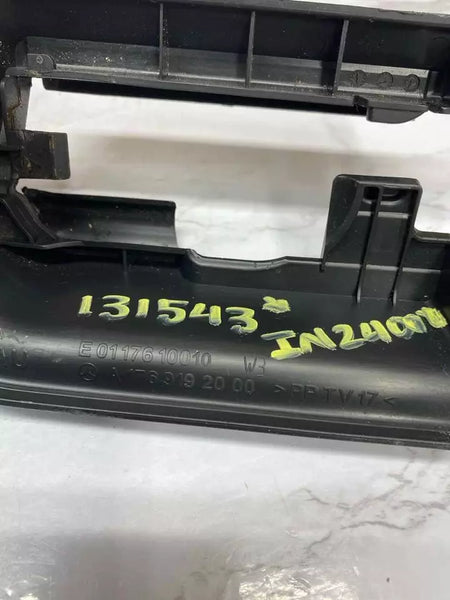 2014 15 16 17 18 19 MERCEDES CLA250 ASIENTO DELANTERO LADO DERECHO CUBIERTA DE MOLDURA DEL MARCO DE LA VÍA 1769192000