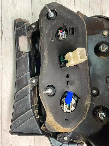 10 11 12 13 TOYOTA 4RUNNER LUZ TRASERA LADO DERECHO PANEL DE CUARTO SR5 OEM 8155135360