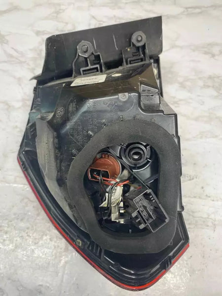 16 TO 19 VOLKSWAGEN PASSAT TAIL LIGHT RIGHT SIDE QUARTER INCANDESCENT 561945096P