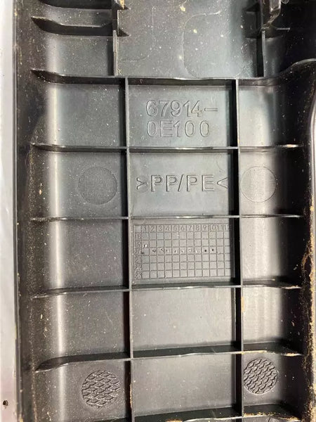 Moldura de la placa de protección de la puerta delantera izquierda para Toyota Highlander 2022-24 OEM 679140E100