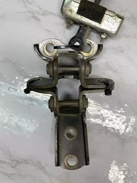 2016 TOYOTA CAMRY DOBRADIÇA DA PORTA TRASEIRA DIREITA SUPERIOR INFERIOR E SUPORTE ASSY CINZA OEM