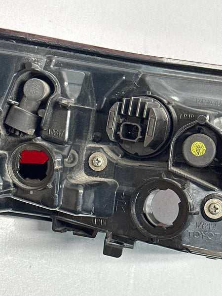 2020 TO 24 TOYOTA COROLLA TAIL LIGHT RIGHT SIDE QUARTER PANEL SED ASSY OEM 8155112D10