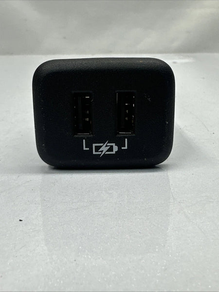 2018 TO 2023 CHEVROLET EQUINOX CENTER CONSOLE DUAL PORT CHARGER ASSY OEM 13539082