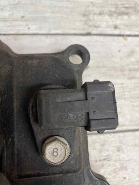 Hyundai Elantra valve cover 2011 2016 1.8 liter 4 cyl sedan assy OEM 224102E000