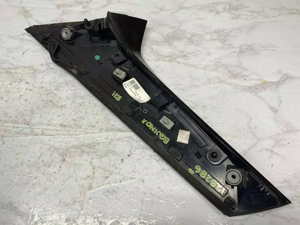 18 19 20 21 22 23 CHEVROLET EQUINOX MOLDURA DE APLIQUE DEL LADO DERECHO DEL PORTON TRASERO OEM 84214228