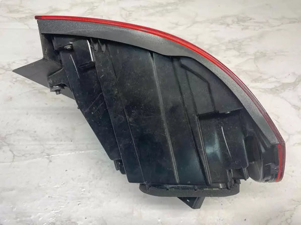 16 TO 19 VOLKSWAGEN PASSAT TAIL LIGHT RIGHT SIDE QUARTER INCANDESCENT 561945096P