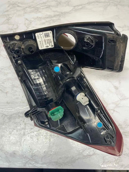 2018 2019 CHEVROLET EQUINOX TAIL LIGHT LEFT SIDE QUARTER PANEL ASSY OEM 84373387