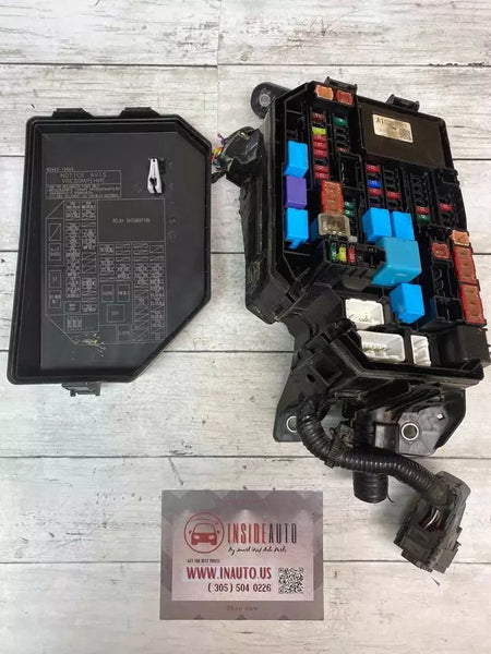 18 19 20 TOYOTA CHR RELÉ DE LA CAJA DE FUSIBLES DEL MOTOR CONJUNTO DE LA CAJA DE FUSIBLES DEL MOTOR OEM 8266610040