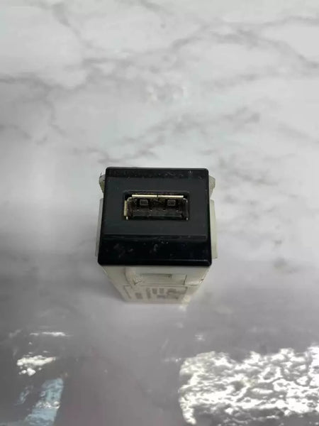 20 21 22 23 24 MAZDA CX-30 CENTRAL CONSOLE USB ADAPTADOR DE PORTA DE ENTRADA AUXILIAR BDGF669U0A OEM