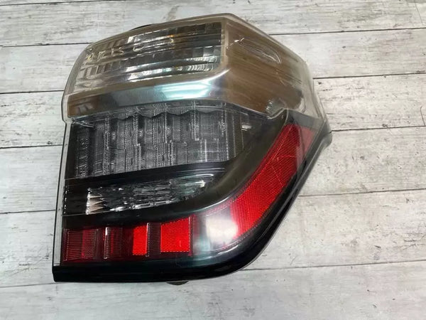 10 11 12 13 TOYOTA 4RUNNER LUZ TRASERA LADO DERECHO PANEL DE CUARTO SR5 OEM 8155135360