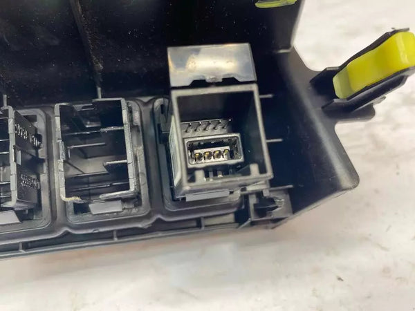 14 15 16 17 18 19 TOYOTA COROLLA CENTER CONSOLE USB PORT & JACK AUDIO ADAPTOR OEM 861900R010