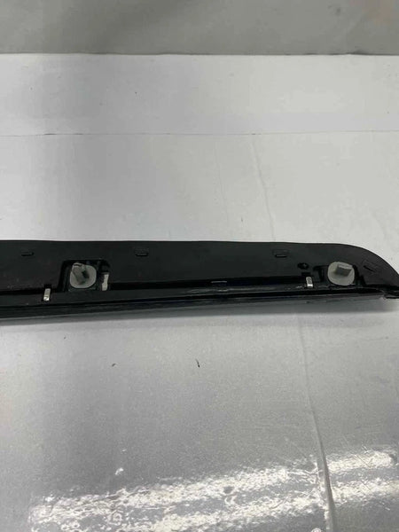 2020 GMC YUKON QUARTER PANEL REAR LEFT SIDE BODY SIDE MOULDING CHROME OEM 23227748