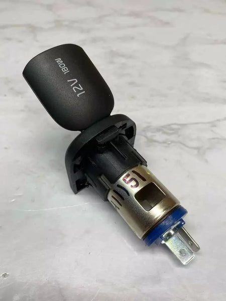 19 20 21 22 23 CONJUNTO DE TOMA DE CORRIENTE DE 12 V DE LA CONSOLA CENTRAL DEL KIA FORTE OEM