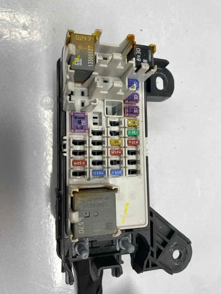2020 GMC YUKON JUNCTION BOX JUNCTION BLOCK BOX FUSE RELAY ASSEMBLY OEM 35012135