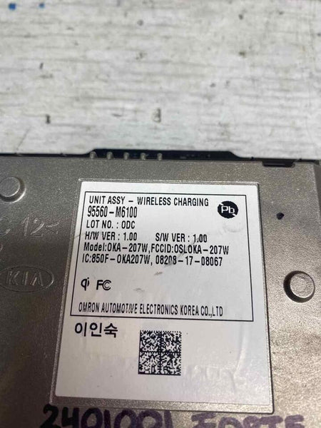 Kia Forte power inverter 20 to 22 wireless charger control module OEM 95560M6100