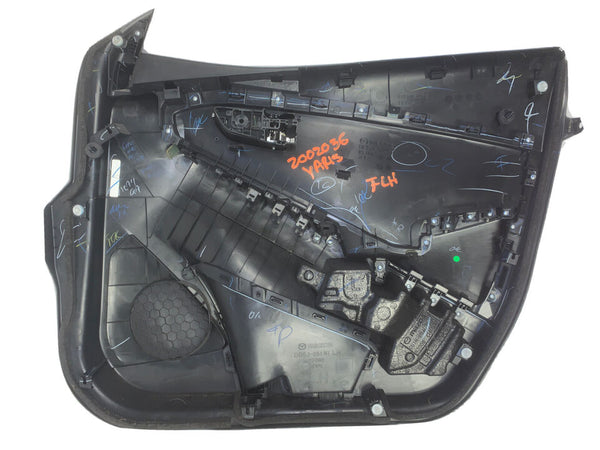Moldura de panel de puerta para Toyota Yaris 2018, parte delantera izquierda, color negro, OEM 676200DK10C4