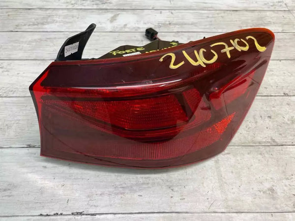 19 23 KIA FORTE LUZ TRASERA LATERAL DERECHA PANEL DEL CUARTO INCANDESCENTE OEM 92402M7000