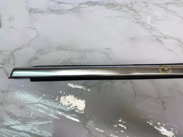 17 18 19 20 21 22 23 GMC ACADIA ROCKER MOULDING LEFT CHROME MOULDING HAS A SMALL DENT 84160415
