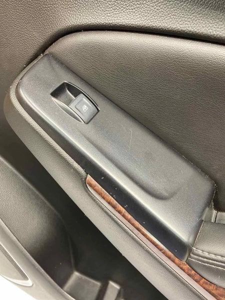 2015 TO 2020 GMC YUKON DOOR PANEL TRIM FRONT RIGHT SIDE ASSY OEM 84104171 BLACK