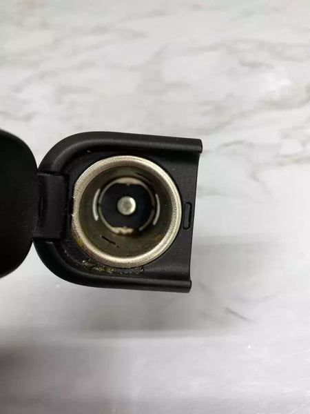 19 20 21 22 23 CONJUNTO DE TOMA DE CORRIENTE DE 12 V DE LA CONSOLA CENTRAL DEL KIA FORTE OEM