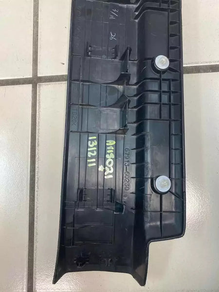 2010 a 2023 TOYOTA 4RUNNER CUBIERTA DE MOLDURA DE UMBRAL DE PUERTA LADO DERECHO OEM 6791060040