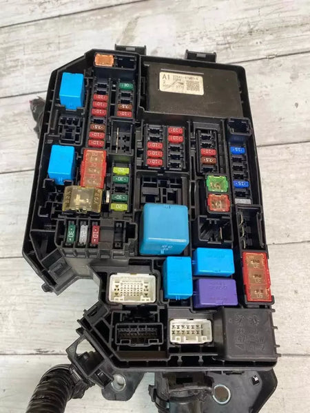 Caja de fusibles del motor Toyota Corolla 2020-2021, conjunto OEM sedán 1.8L 8266612650