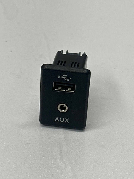 2019 NISSAN ROGUE SPORT PORT CONNECTOR REPLACEMENT AUTO AUX USB OEM 795405004