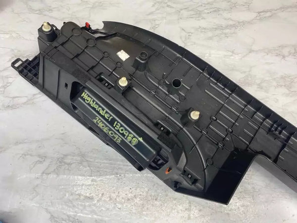 20 21 22 23 24 TOYOTA HIGHLANDER PLACA DE PROTECCIÓN DE UMBRAL DE PUERTA TRASERA DERECHA OEM 679170E090